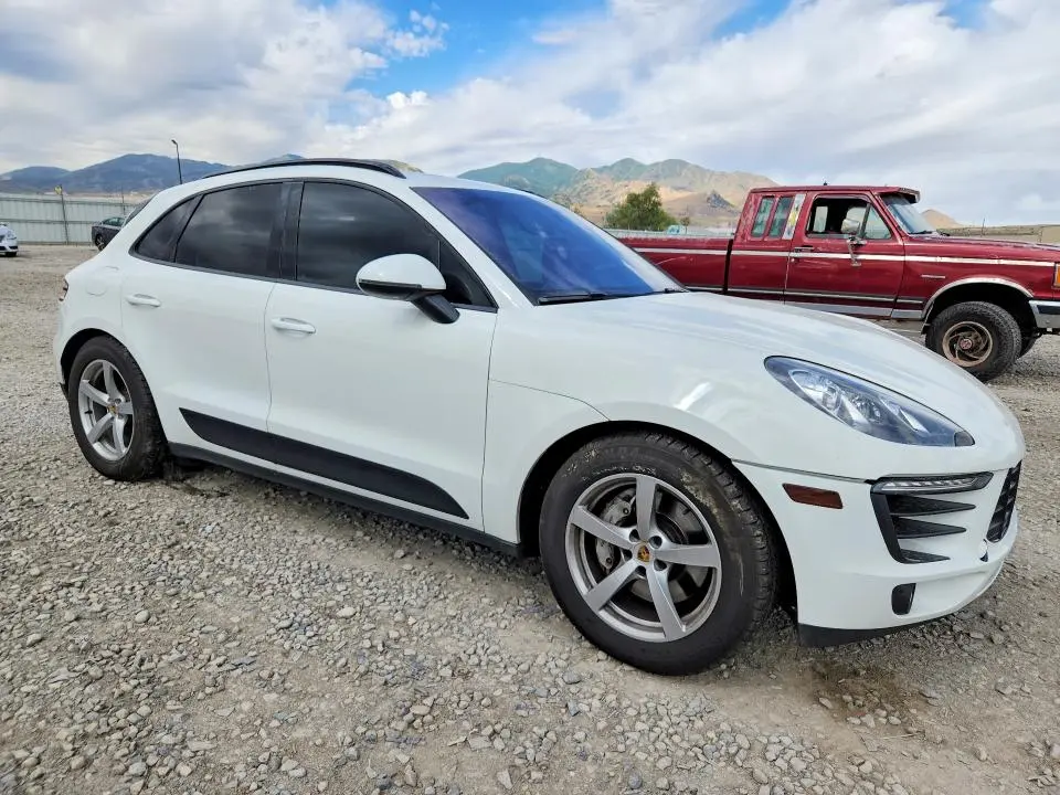 2015 PORSCHE MACAN S  