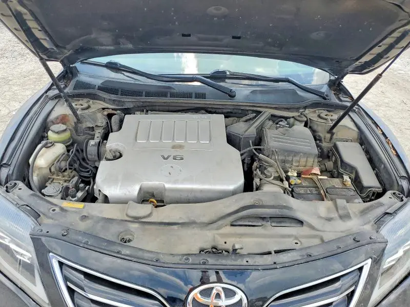 2011 TOYOTA CAMRY XLE V6  