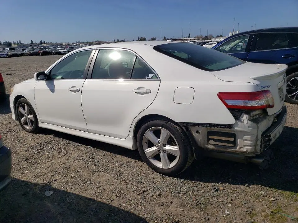 2011 TOYOTA CAMRY SE  