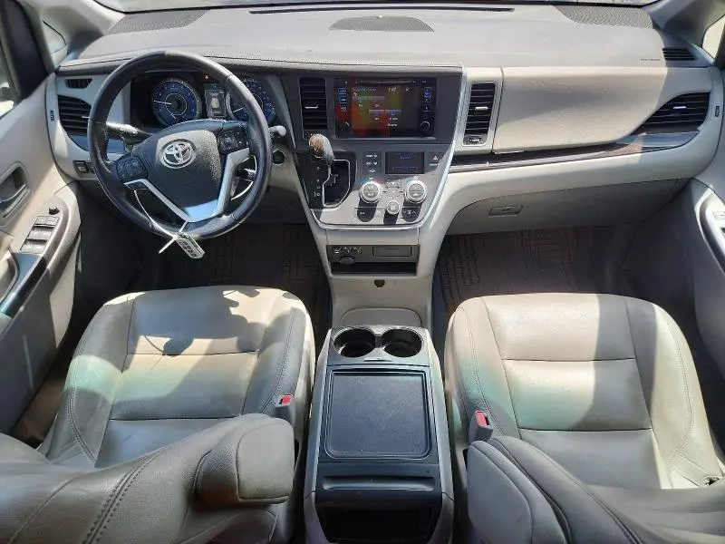2017 TOYOTA SIENNA XLE 8-PASSENGER  