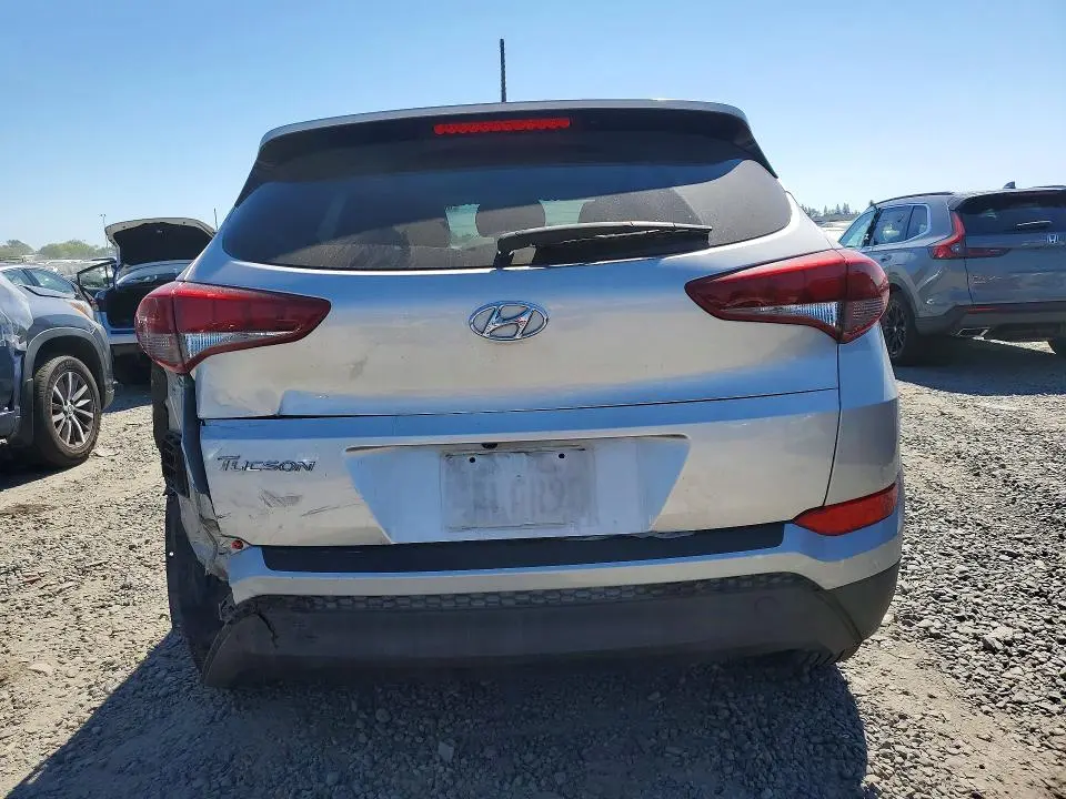2018 HYUNDAI TUCSON SE  