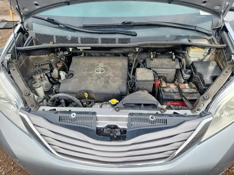 2015 TOYOTA SIENNA XLE 8-PASSENGER  