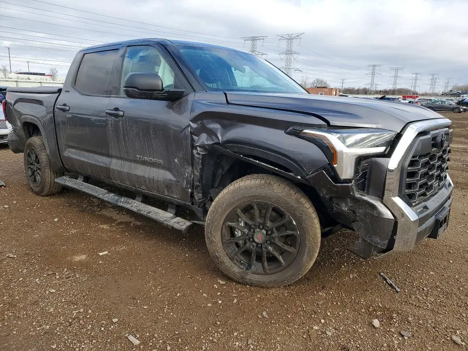 2023 TOYOTA TUNDRA SR5  