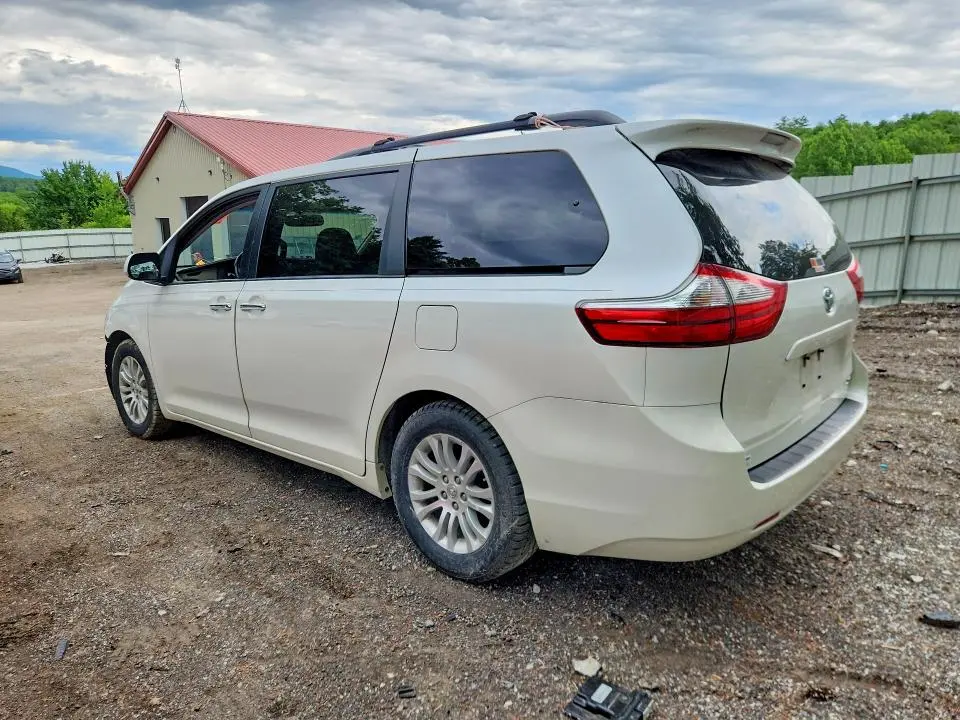 2015 TOYOTA SIENNA XLE 8-PASSENGER  