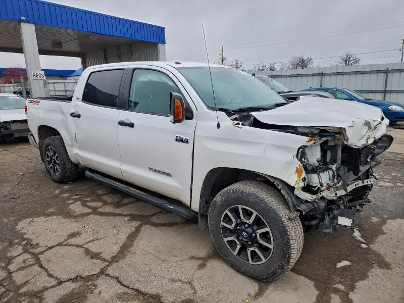 2015 TOYOTA TUNDRA CREWMAX SR5  