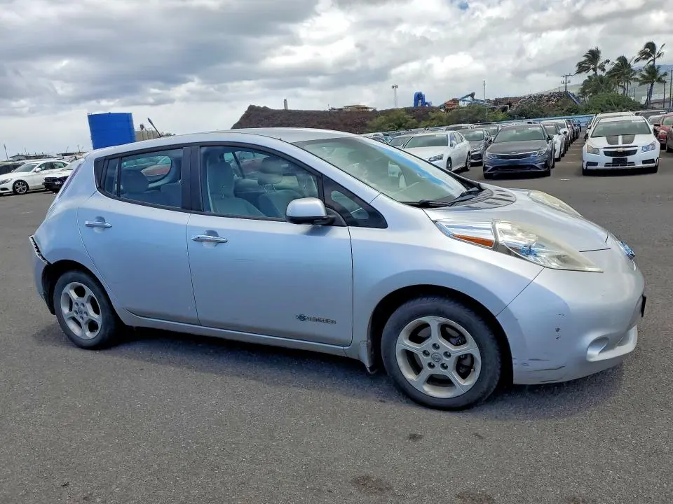 2014 NISSAN LEAF SV  