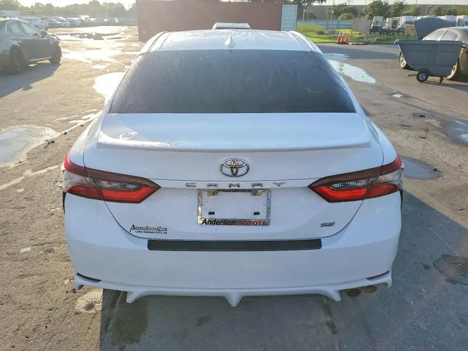 2021 TOYOTA CAMRY SE  