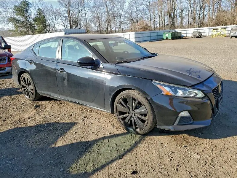 2019 NISSAN ALTIMA SR  