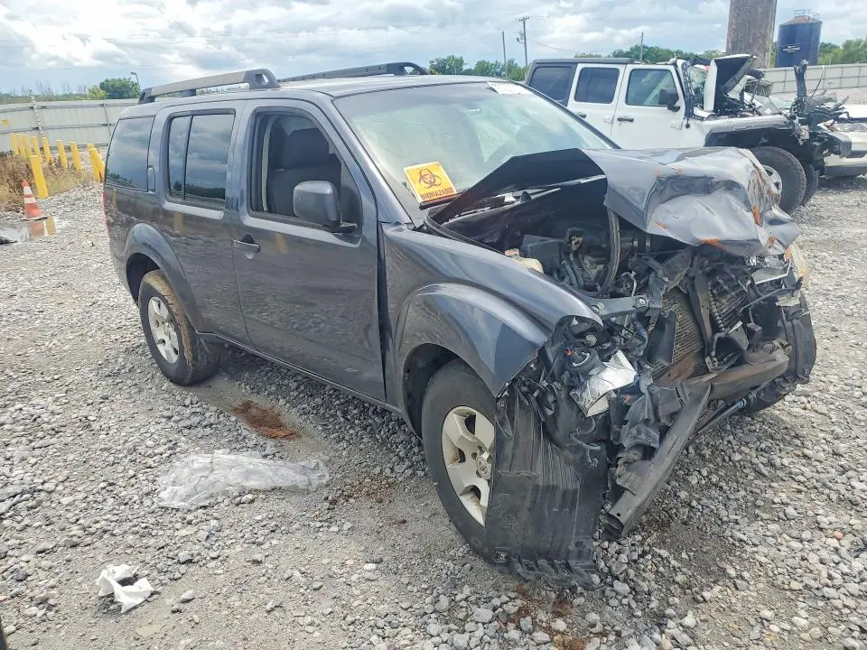 2011 NISSAN PATHFINDER S  