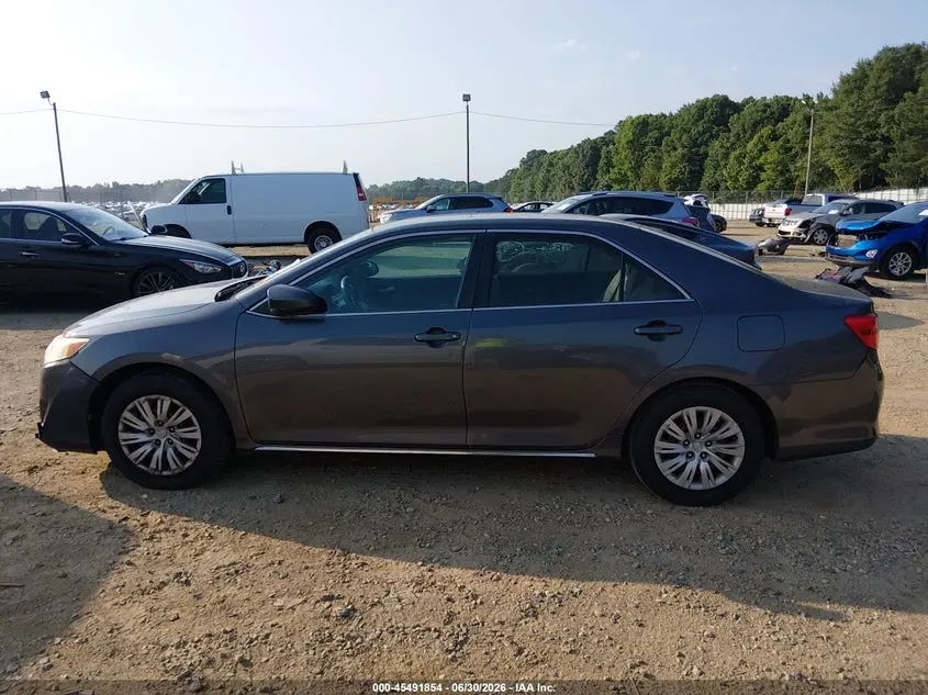 2013 TOYOTA CAMRY LE