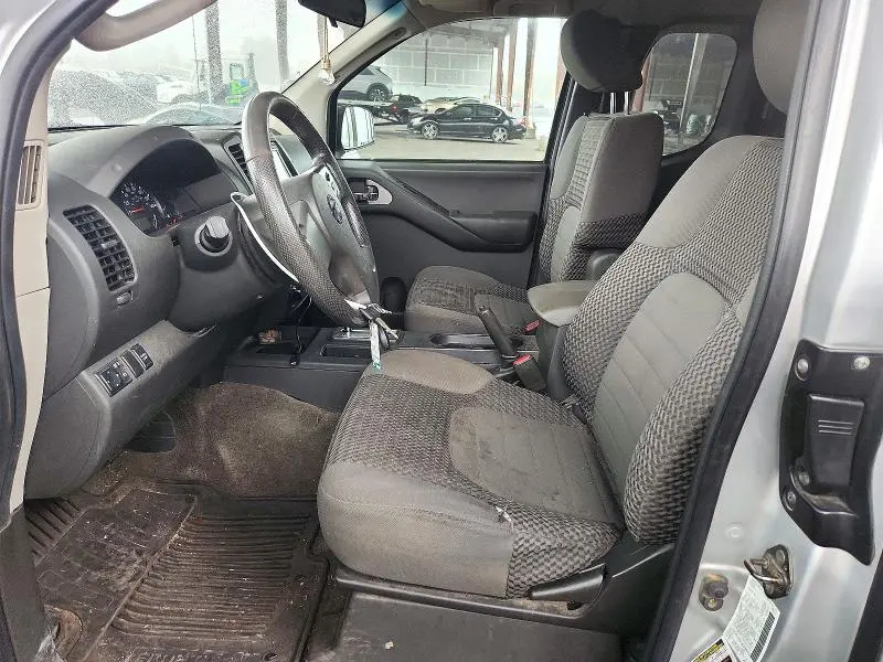 2011 NISSAN FRONTIER SV V6  