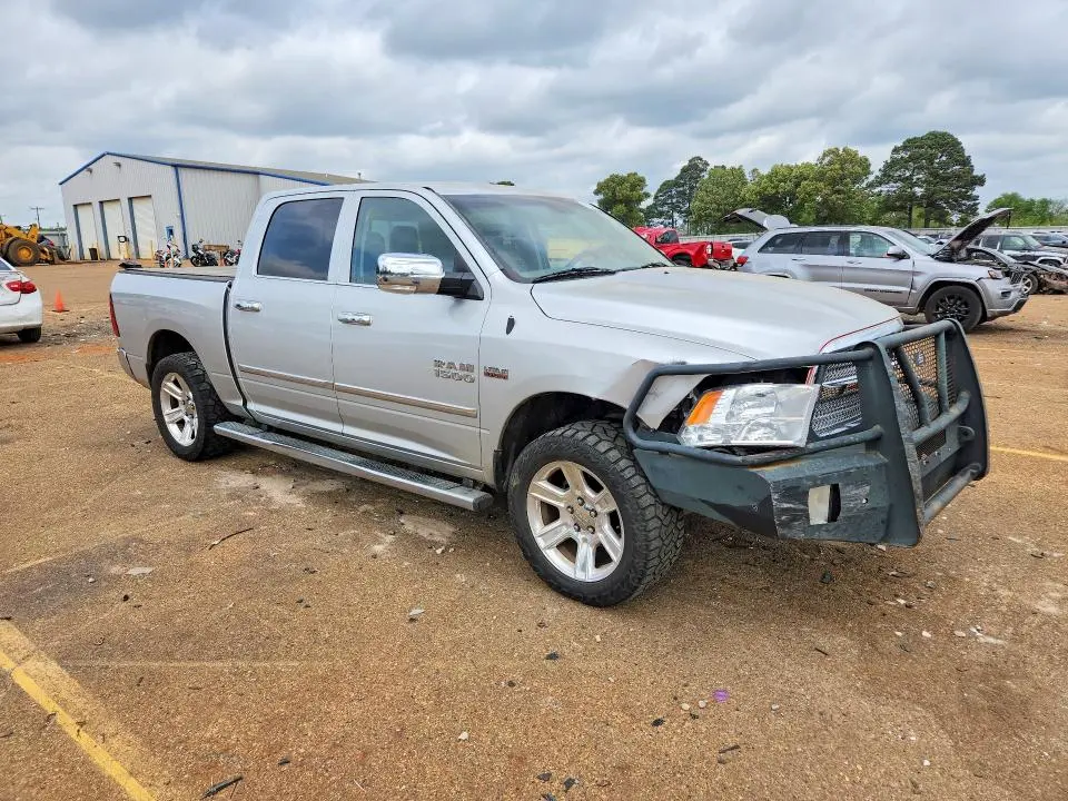 2017 RAM 1500 SLT  