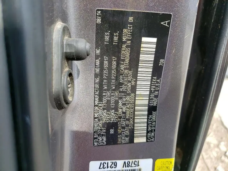 2014 TOYOTA SIENNA LE 8-PASSENGER  