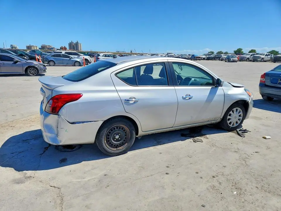 2018 NISSAN VERSA SV  