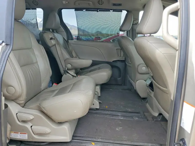 2015 TOYOTA SIENNA XLE 8-PASSENGER  