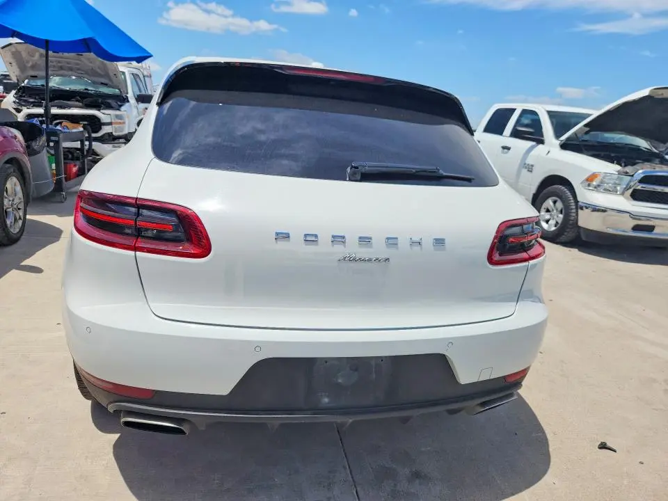 2017 PORSCHE MACAN   