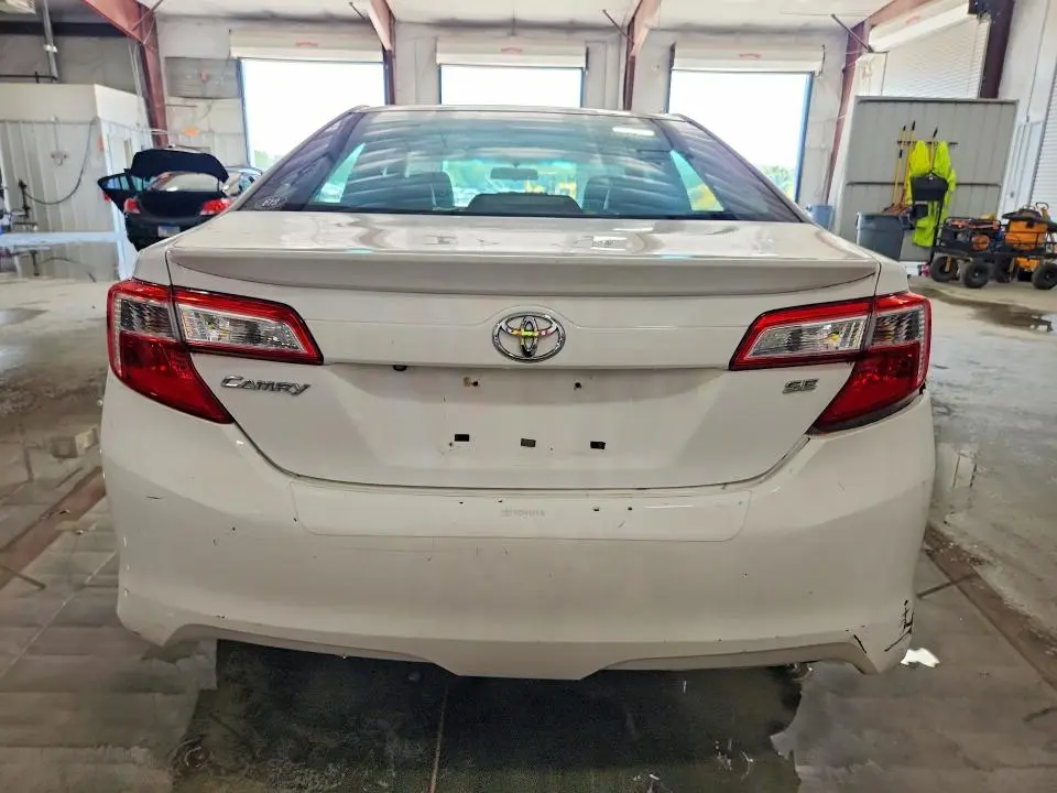 2014 TOYOTA CAMRY SE  