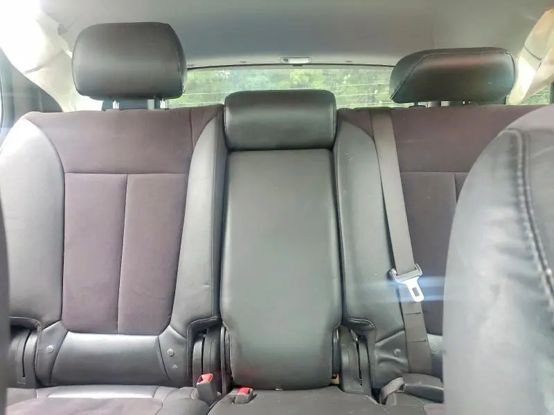 2011 HYUNDAI SANTA FE SE  