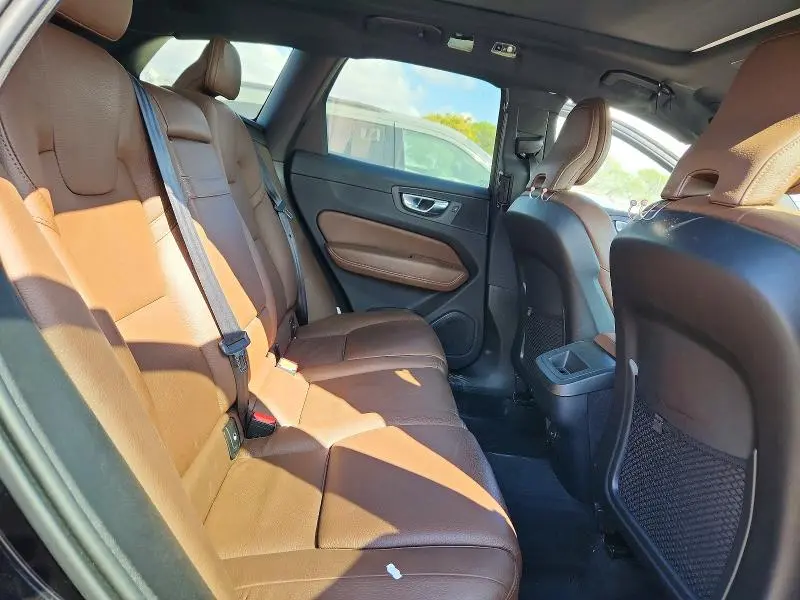 2021 VOLVO XC60 T5 MOMENTUM  