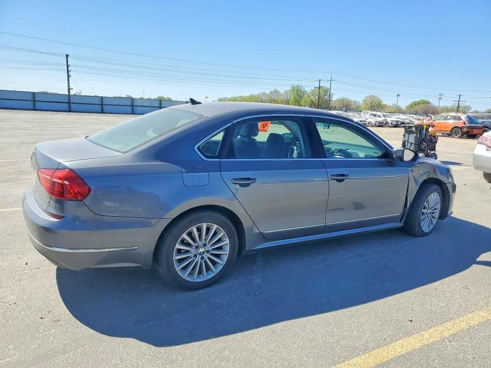 2016 VOLKSWAGEN PASSAT SE  