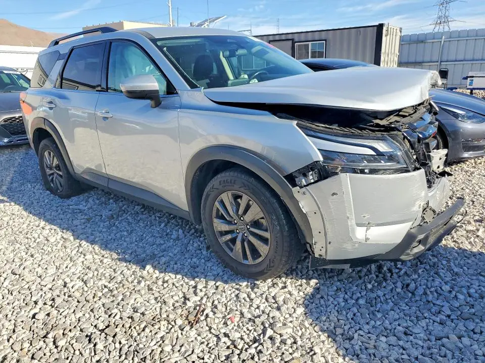 2022 NISSAN PATHFINDER SV  