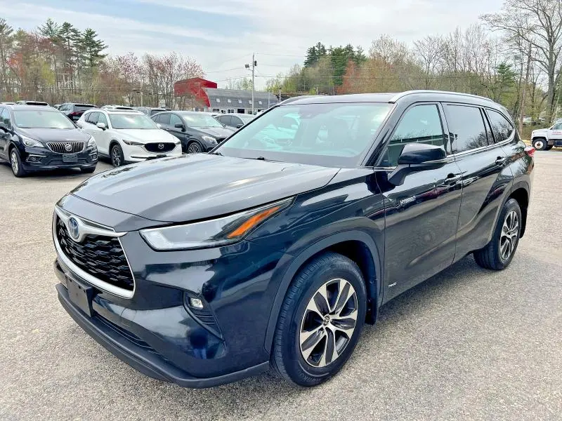 2021 TOYOTA HIGHLANDER HYBRID XLE  