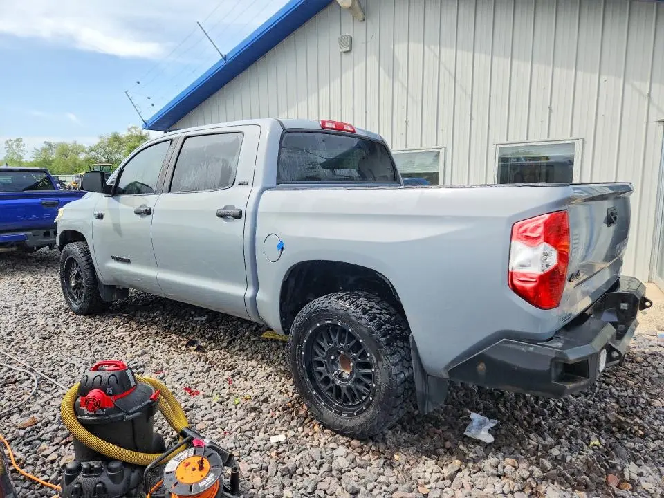 2018 TOYOTA TUNDRA CREWMAX SR5  