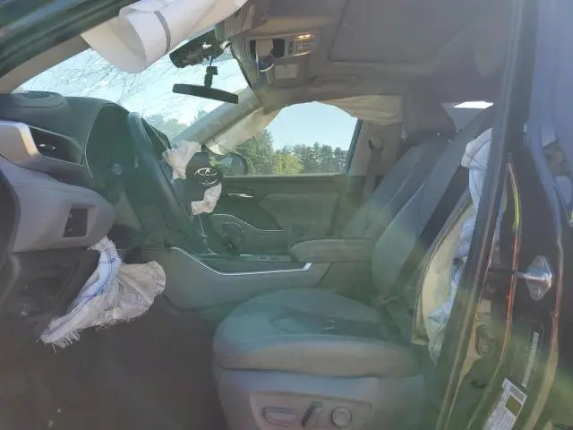2022 TOYOTA HIGHLANDER XLE  