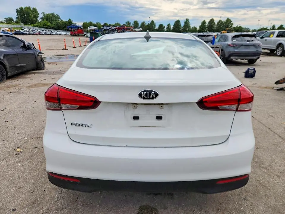 2017 KIA FORTE LX  