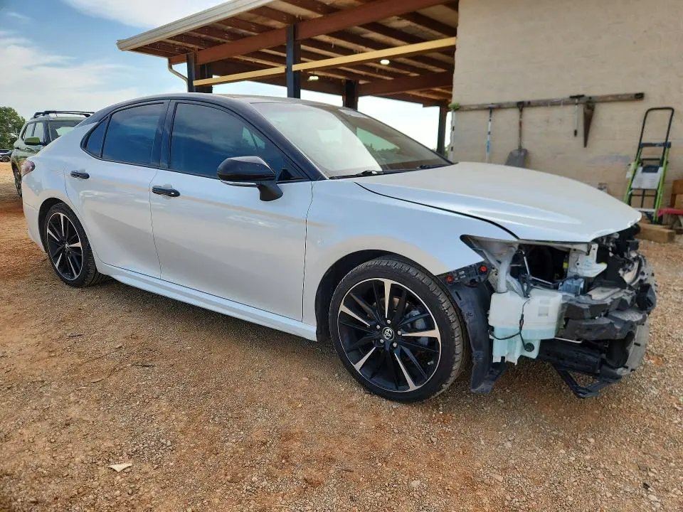 2018 TOYOTA CAMRY XSE  