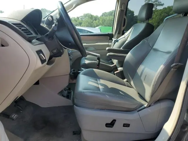 2011 VOLKSWAGEN ROUTAN SE  