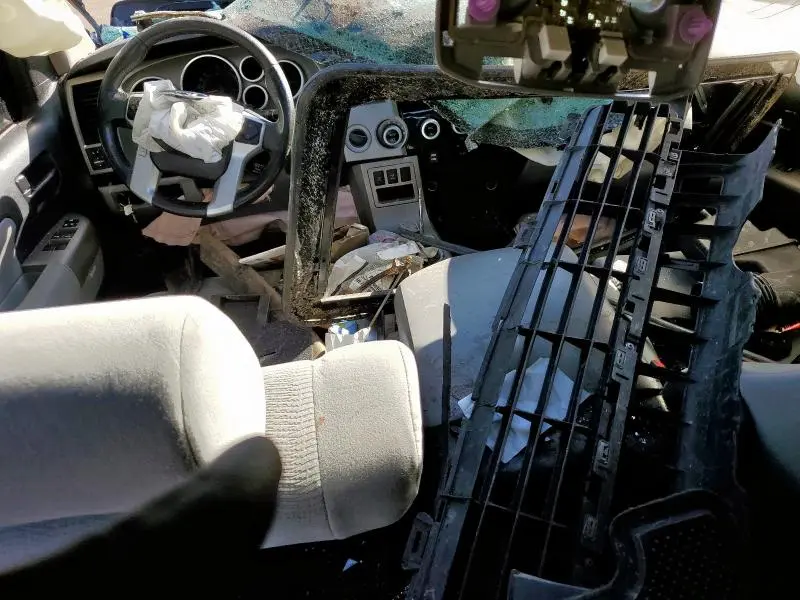 2016 TOYOTA SEQUOIA SR5  