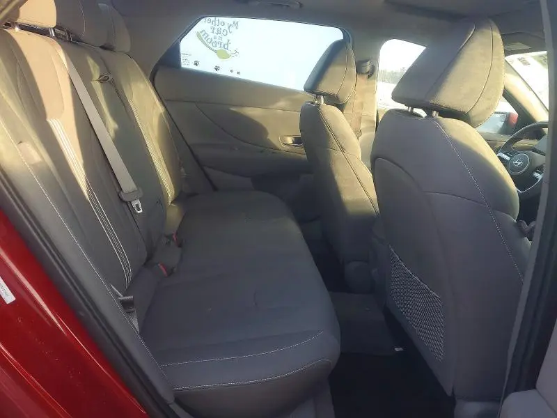 2025 HYUNDAI ELANTRA SEL  