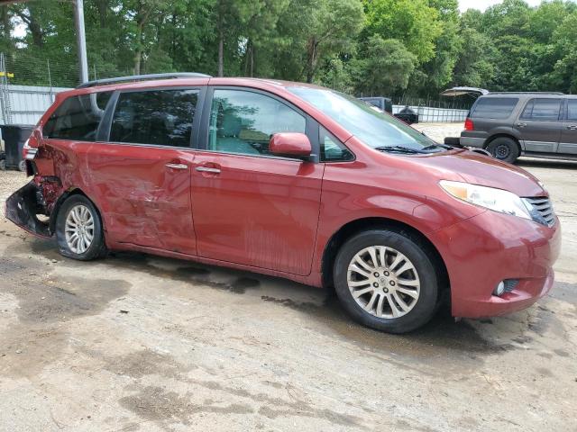 2017 TOYOTA SIENNA XLE