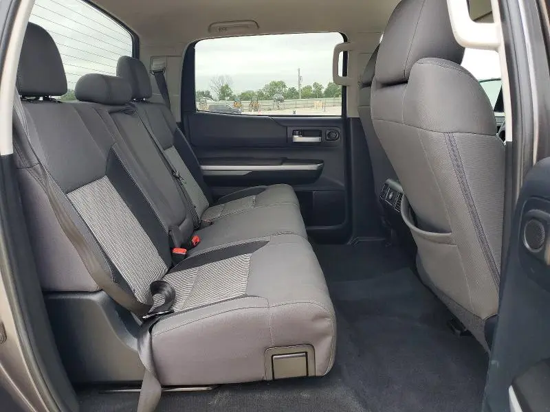 2016 TOYOTA TUNDRA CREWMAX SR5  