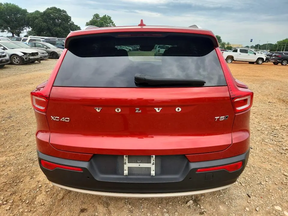2019 VOLVO XC40 T5 MOMENTUM  