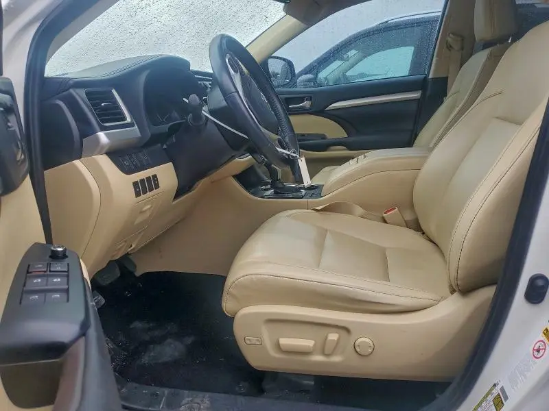 2019 TOYOTA HIGHLANDER SE  