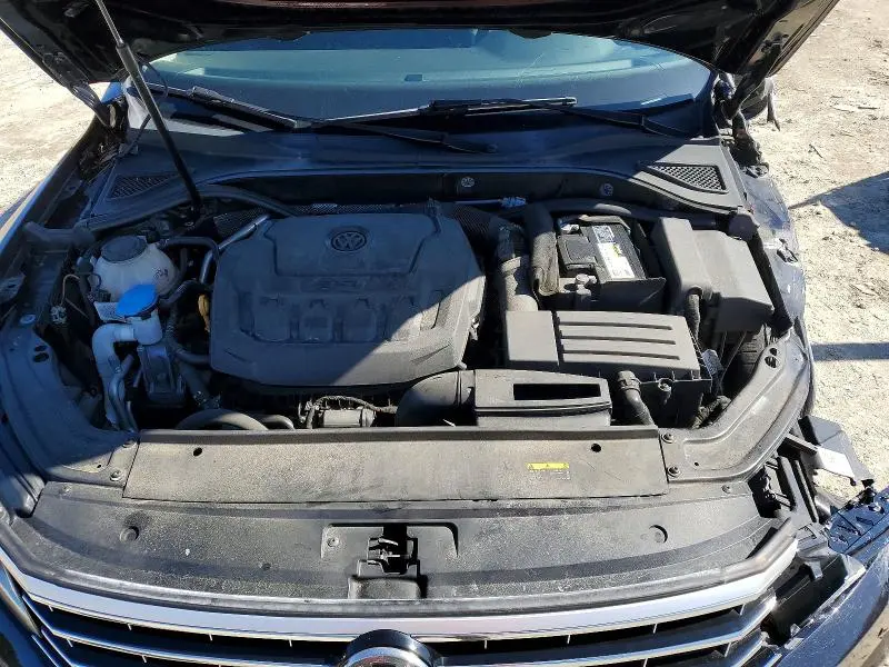 2018 VOLKSWAGEN PASSAT SE  