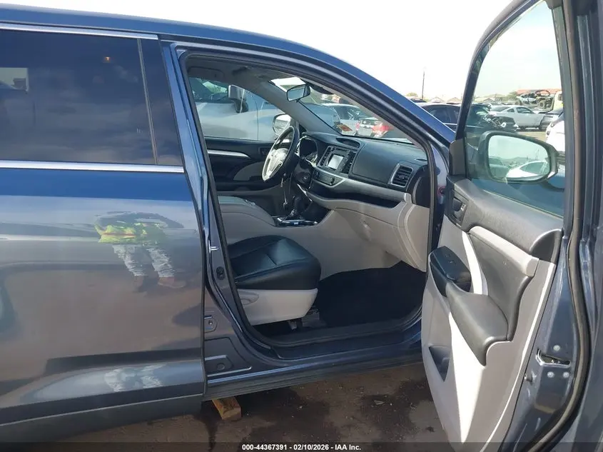 2019 TOYOTA HIGHLANDER LE