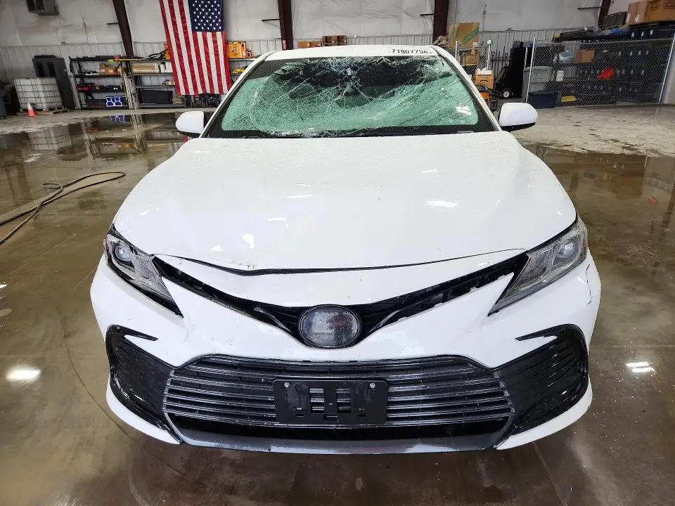 2021 TOYOTA CAMRY LE  