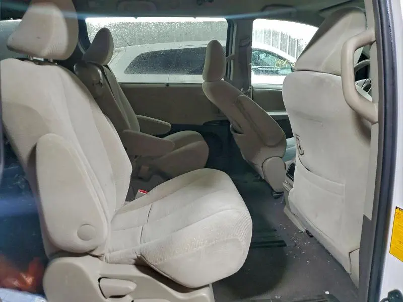 2011 TOYOTA SIENNA LE  