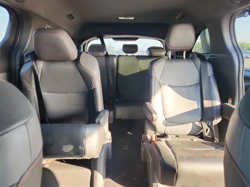 2021 TOYOTA SIENNA XSE  