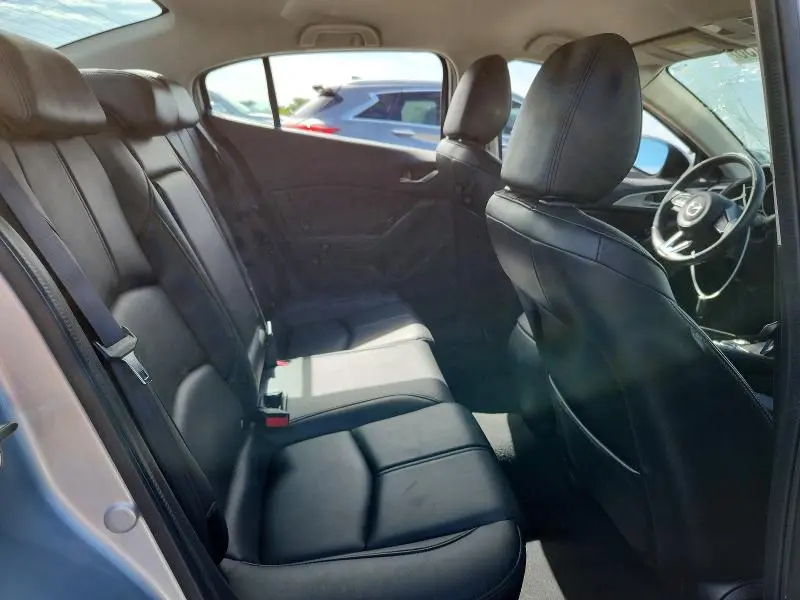 2017 MAZDA 3 TOURING  
