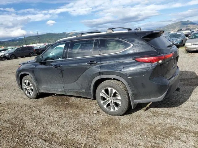 2022 TOYOTA HIGHLANDER XLE  