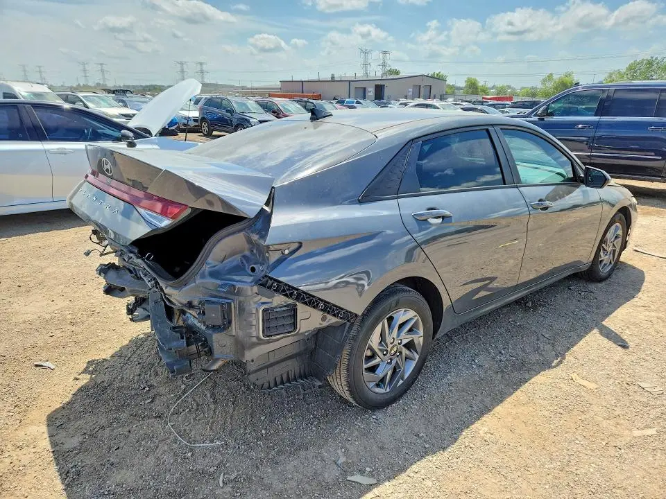 2024 HYUNDAI ELANTRA SEL  