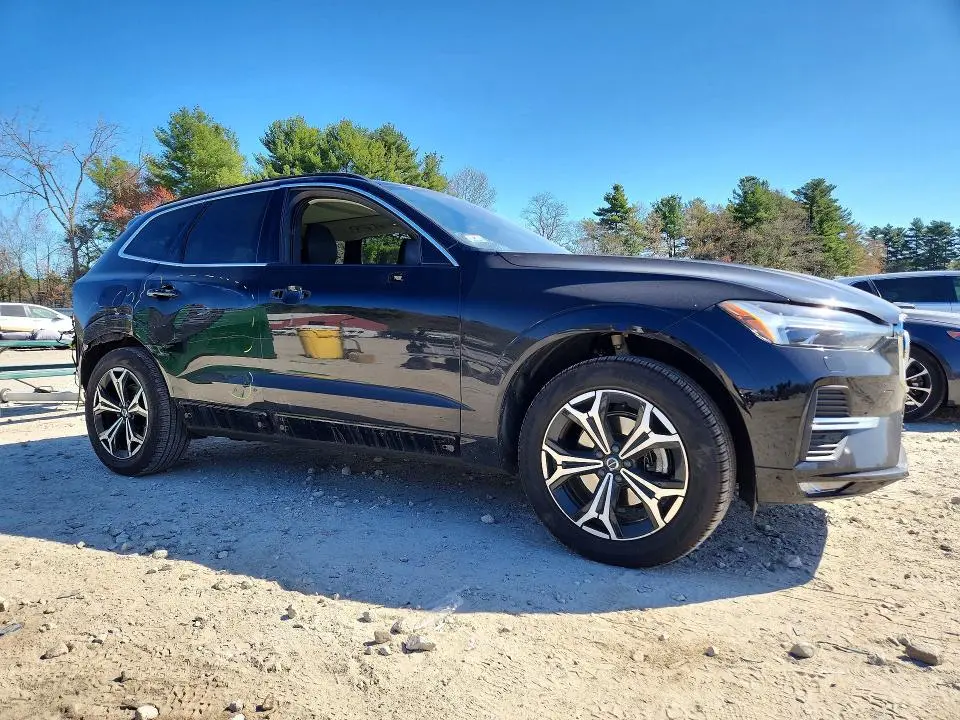 2022 VOLVO XC60 B5 MOMENTUM  