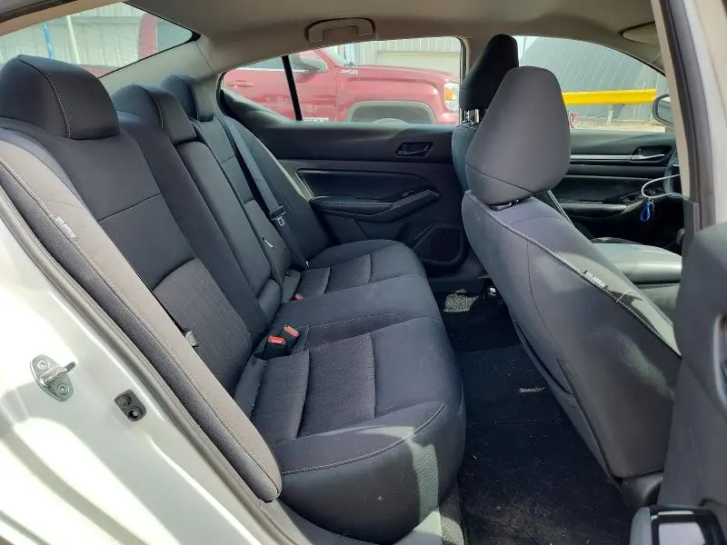 2023 NISSAN ALTIMA SV  