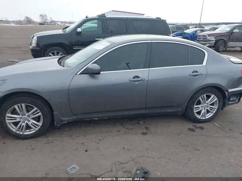 2013 INFINITI G37X  