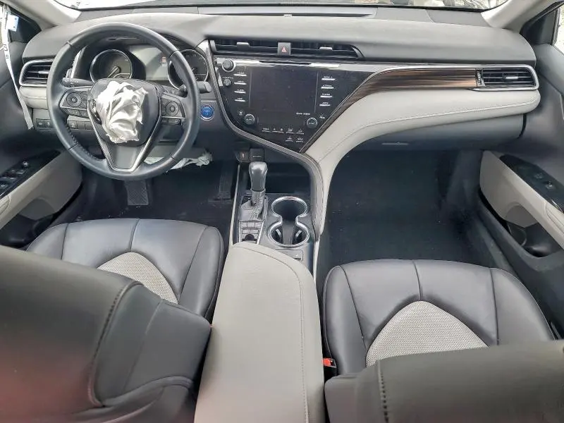 2020 TOYOTA CAMRY XLE  