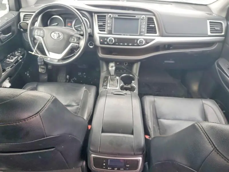 2019 TOYOTA HIGHLANDER SE  